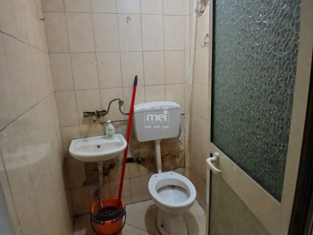 JEPET ME QIRA AMBIENT NE QENDER, DURRES.