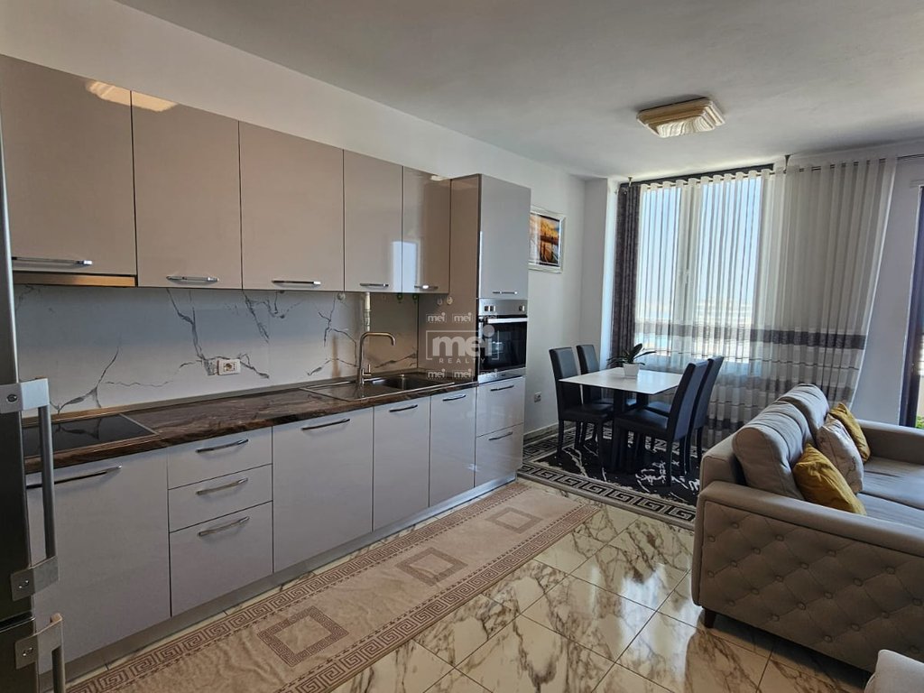 SHITET APARTAMENT 3+1+2 NË VOLLGA – PAMJE DETI!