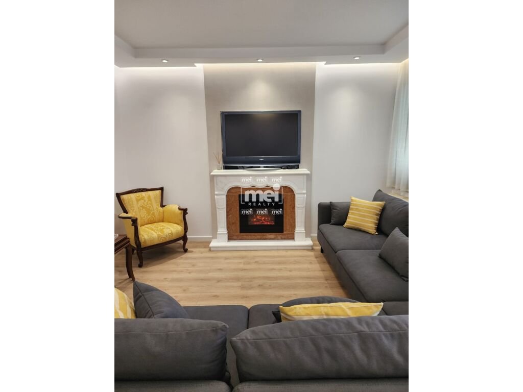 JEPET ME QIRA TRIPLEX ME PAMJE NGA DETI TEK VILA E ZOGUT! + 2 POSTE PARKIMI!