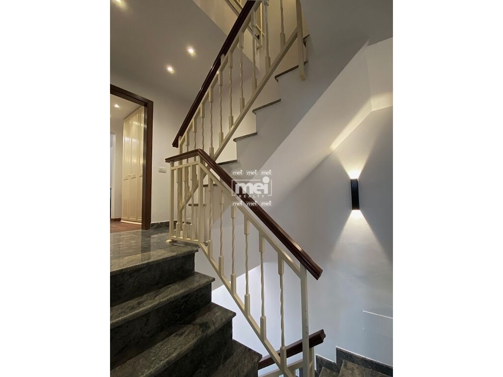 JEPET ME QIRA TRIPLEX ME PAMJE NGA DETI TEK VILA E ZOGUT! + 2 POSTE PARKIMI!