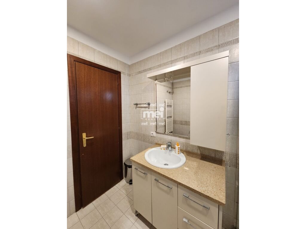 JEPET ME QIRA TRIPLEX ME PAMJE NGA DETI TEK VILA E ZOGUT! + 2 POSTE PARKIMI!