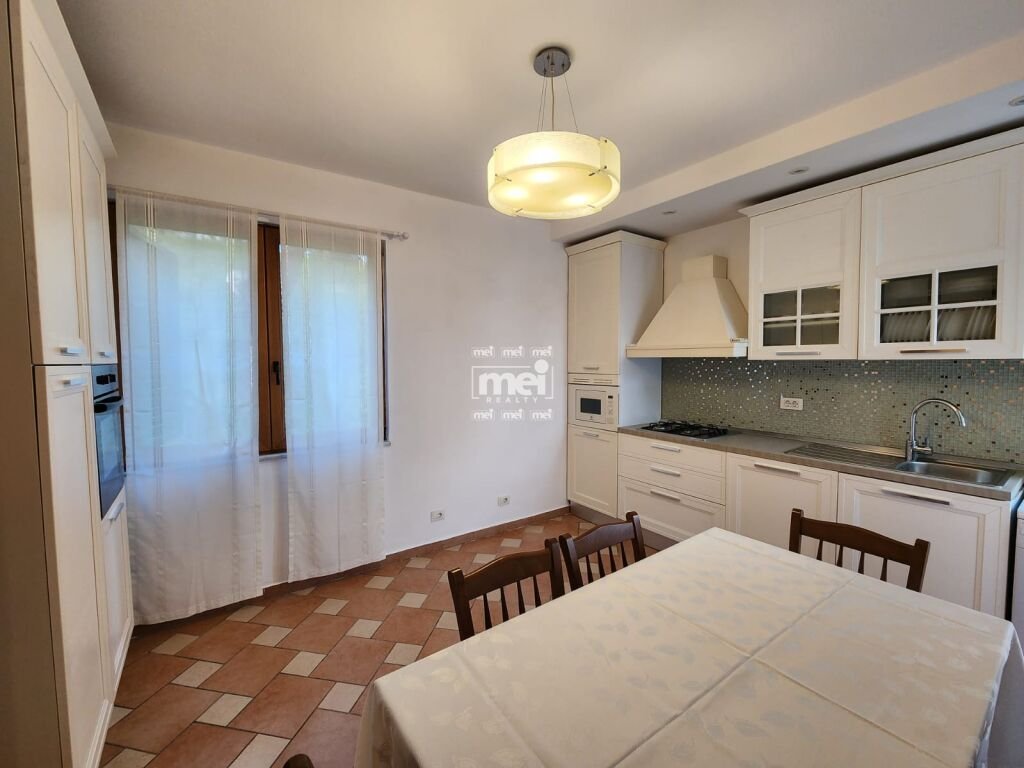 JEPET ME QIRA TRIPLEX ME PAMJE NGA DETI TEK VILA E ZOGUT! + 2 POSTE PARKIMI!