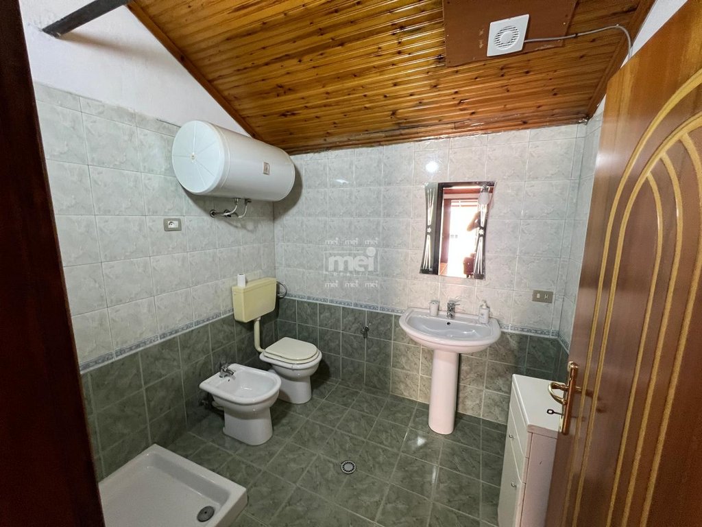 JEPET ME QIRA KATI I DYTE I NJE VILE ME POST PARKIMI TEK LAGJJA E RE!