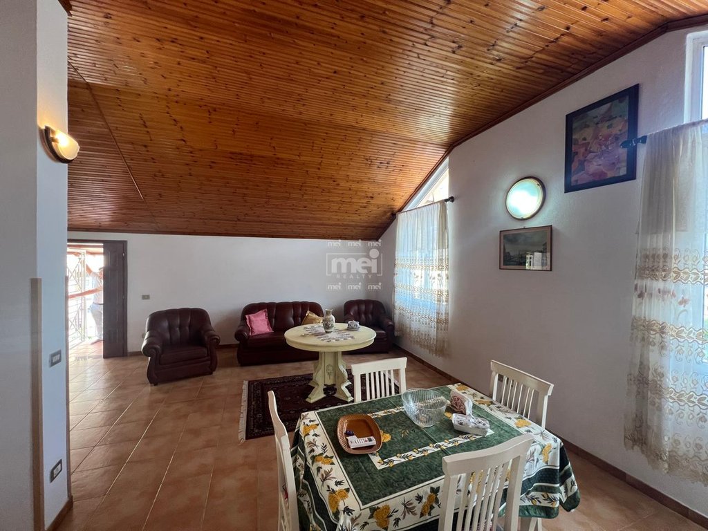 JEPET ME QIRA KATI I DYTE I NJE VILE ME POST PARKIMI TEK LAGJJA E RE!