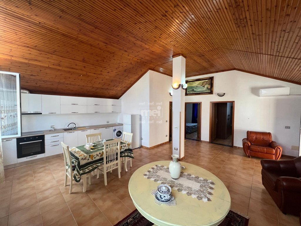 JEPET ME QIRA KATI I DYTE I NJE VILE ME POST PARKIMI TEK LAGJJA E RE!