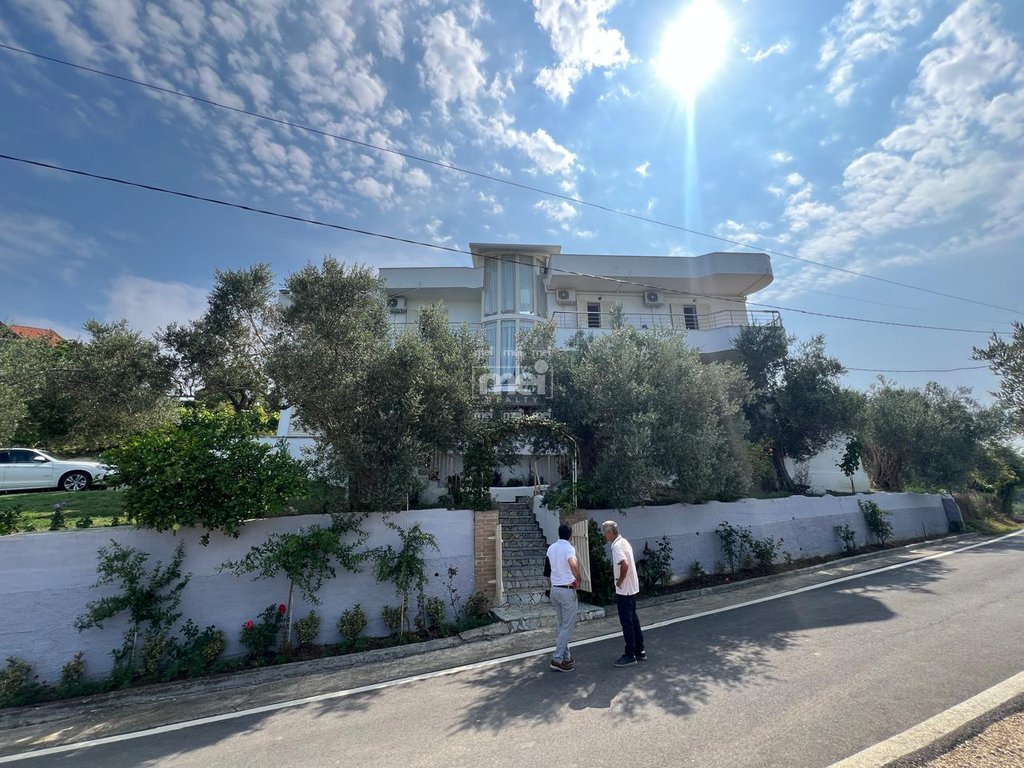 JEPET ME QIRA HOTEL + RESTORANT NE GOLEM!