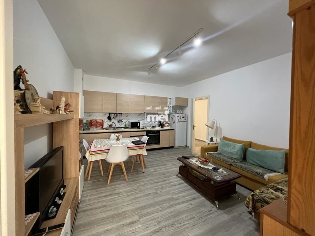 JEPET ME QIRA APARTAMENT 1+1 TEK RRUGA E RE E PORTIT ME PAMJE NGA DETI!