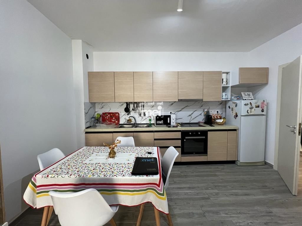 JEPET ME QIRA APARTAMENT 1+1 TEK RRUGA E RE E PORTIT ME PAMJE NGA DETI!