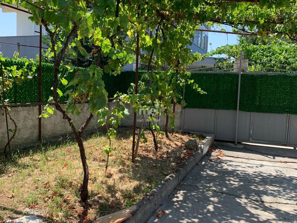 JEPET ME QIRA SHTEPI PRIVATE PRANE FUSHES SE RERES!