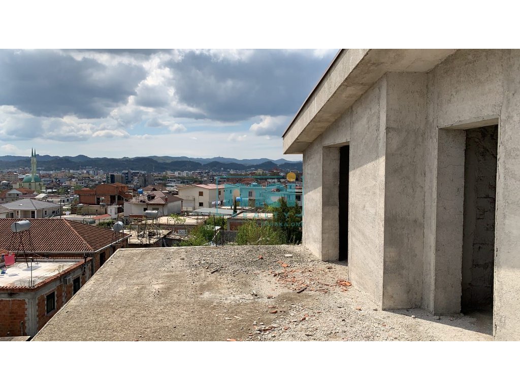 Shitet Super Banes Private 3-Kateshe ne Institut! 3