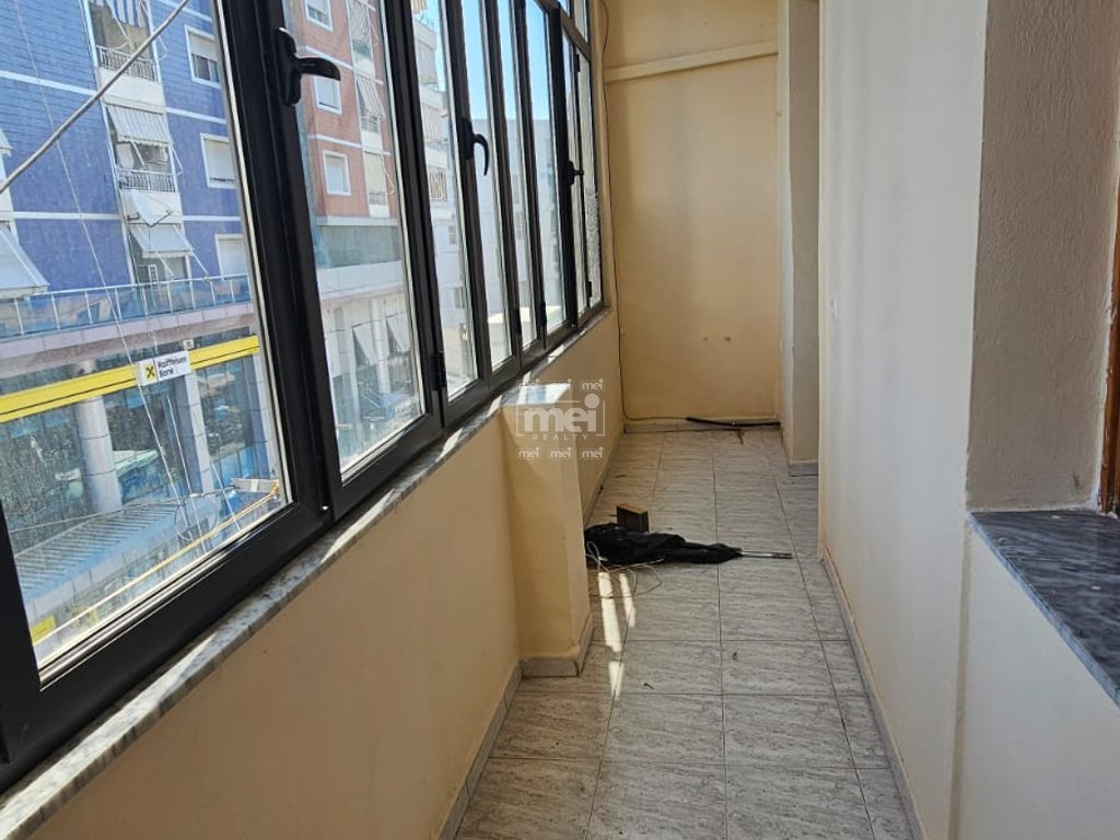 JEPET ME QIRA ZYRE NE QENDER, DURRES!