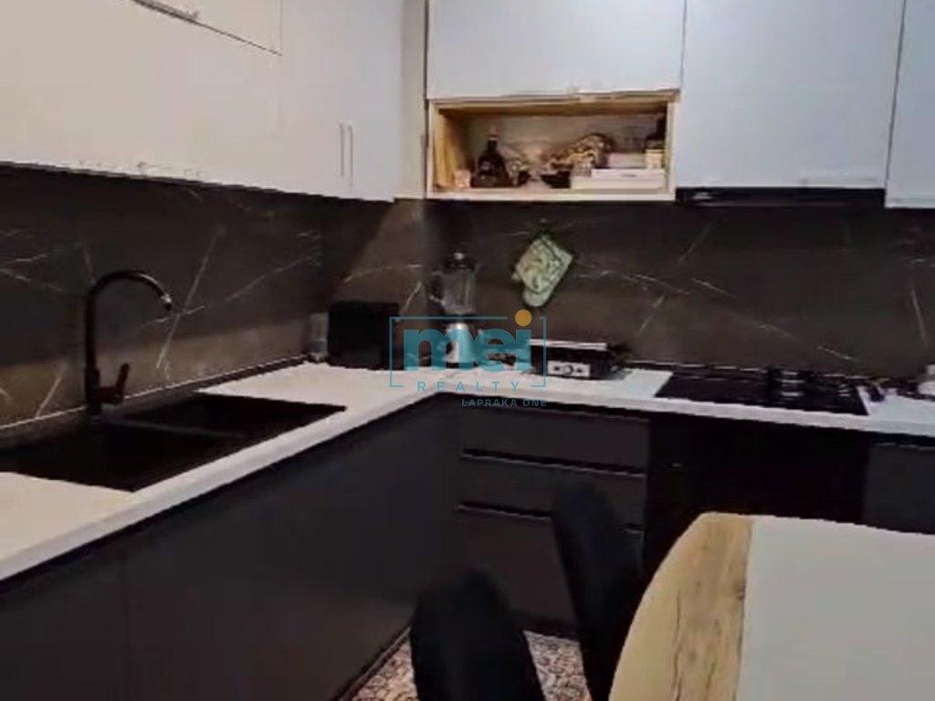 Shitet Super Apartament 2+1 te Fusha e Aviacionit!
