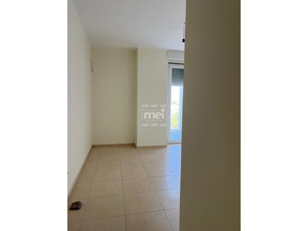 SHITET APARTAMENT 2+1 NE VIJE TE PARE ME DETIN PRANE HOTEL MAJESTIK ! 6