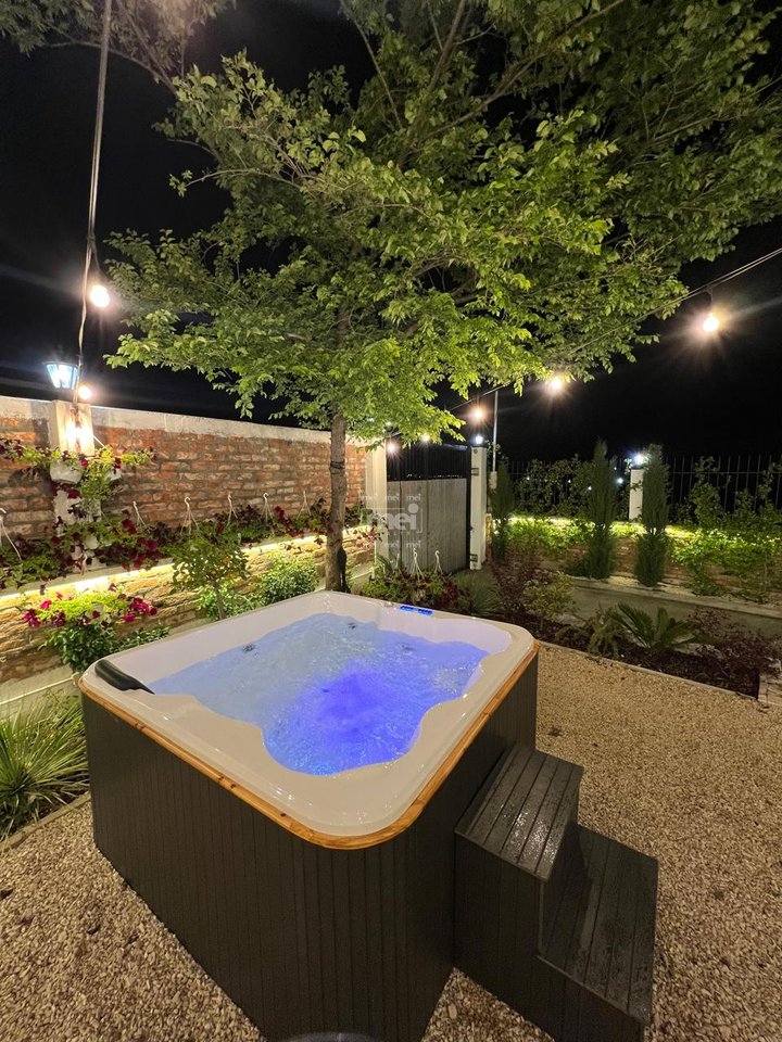 VILLA WITH JACUZZI FOR SALE IN SHKALLNUR!