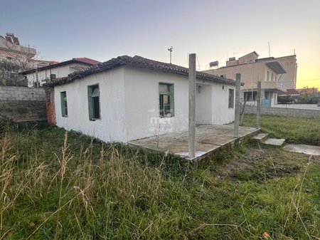Shitet Shtepi private + Truall ne Shkallnur Durres