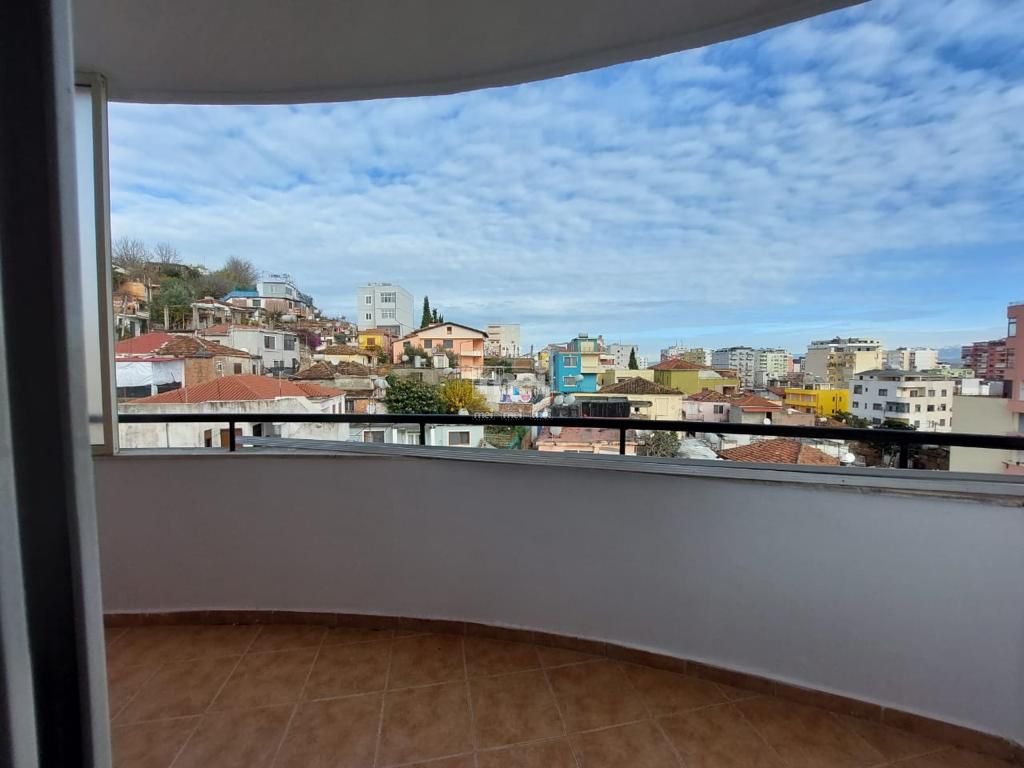JEPET ME QIRA APARTAMENT 2+1 PRANE MUZEUMIT!