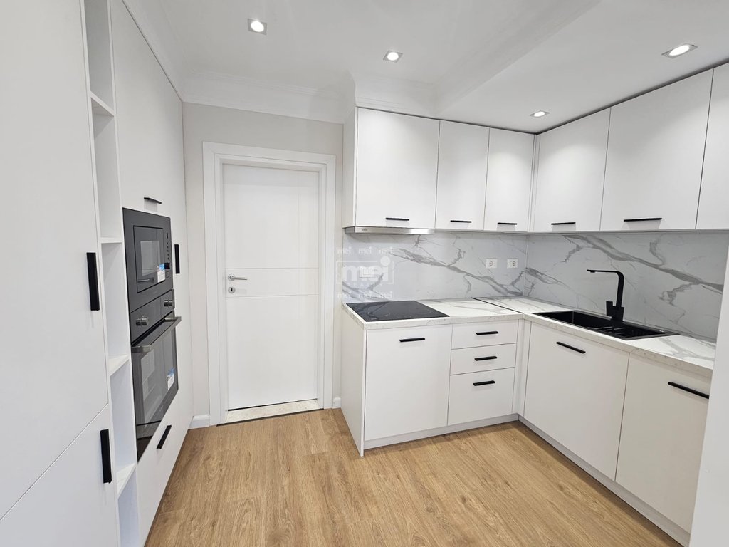 JEPET ME QIRA APARTAMENT 1+1 PRANE FLAGSHIP CENTER!
