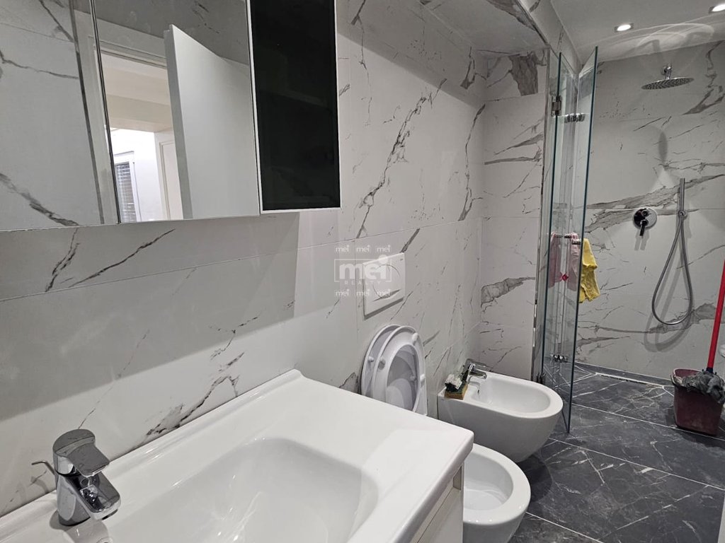 JEPET ME QIRA APARTAMENT 1+1 PRANE FLAGSHIP CENTER!