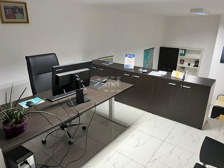 JEPET ME QIRA AMBIENT BIZNESI STACIONI TRENIT!