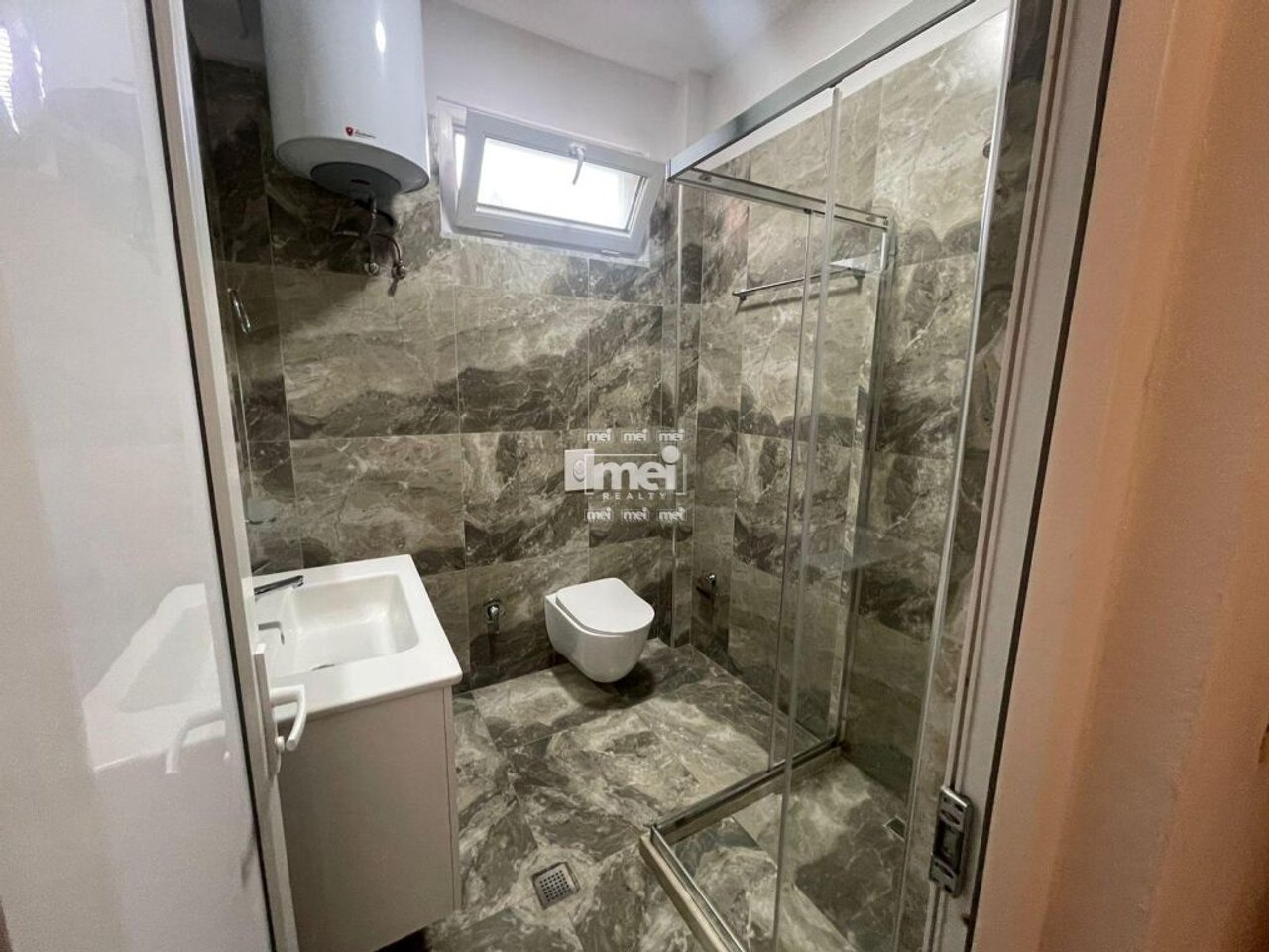 HOTEL FOR RENT NEAR THE KAVAJË ROCK!