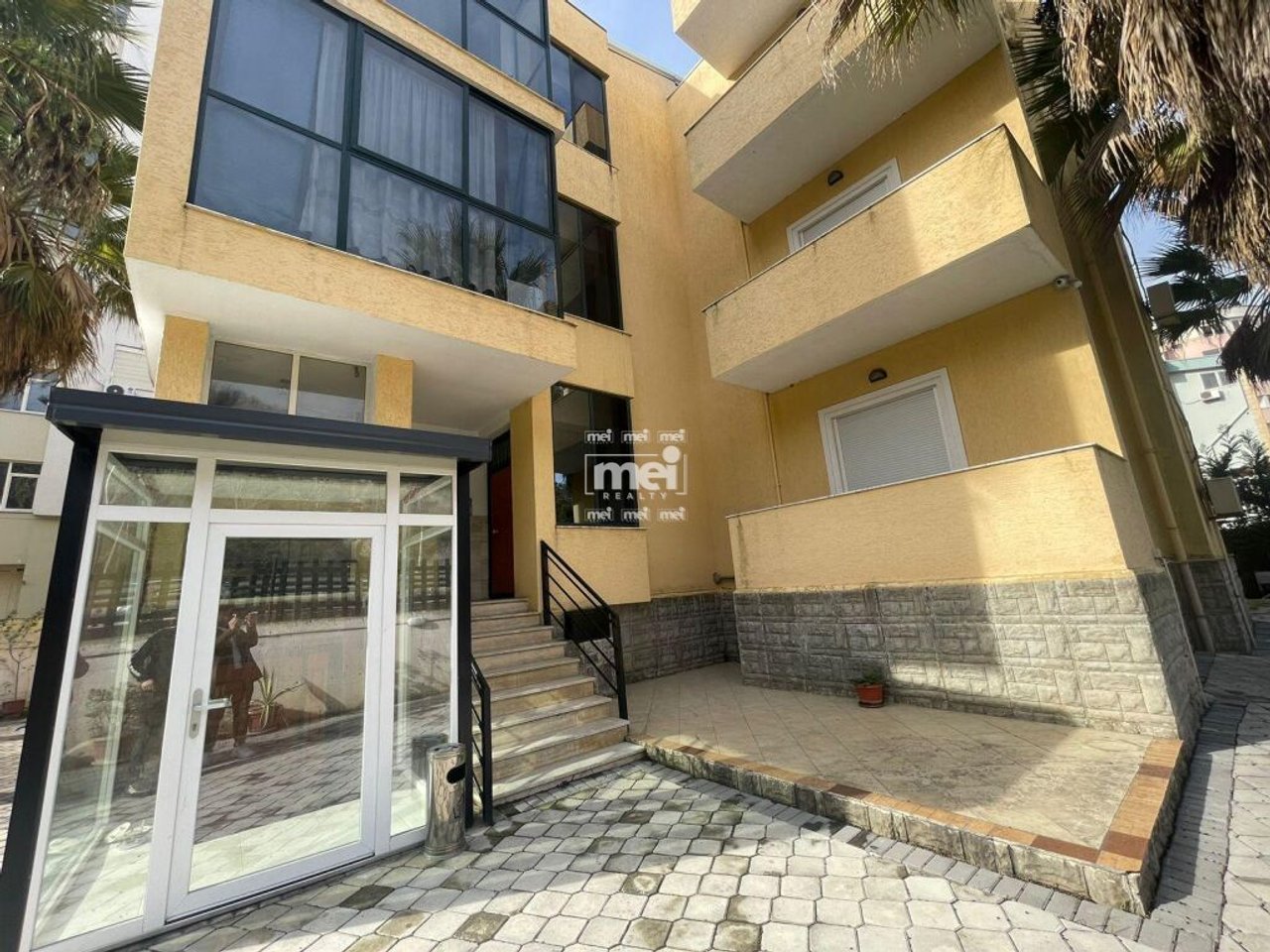 HOTEL FOR RENT NEAR THE KAVAJË ROCK!