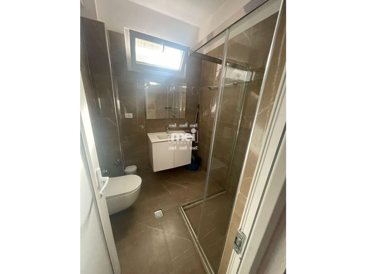 HOTEL FOR RENT NEAR THE KAVAJË ROCK!