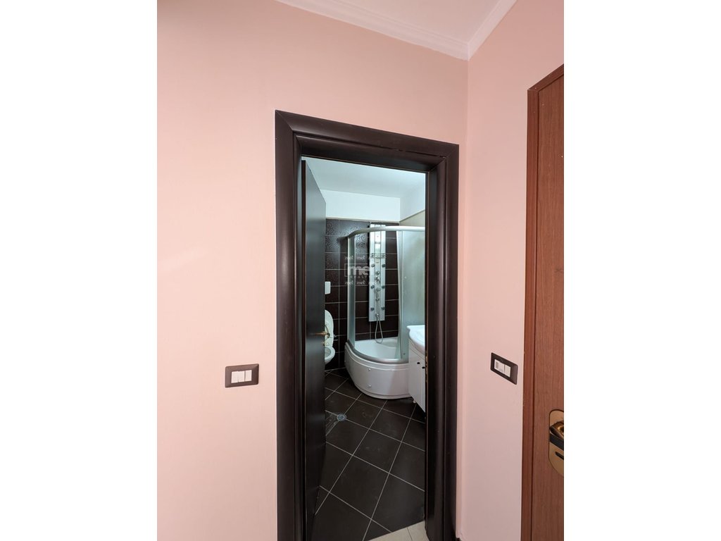 JEPET ME QIRA AMBIENT QENDER 9