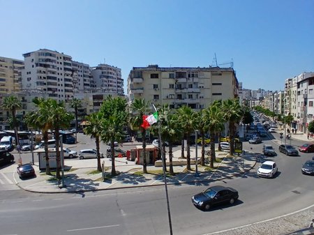 SHITET APARTAMENT 2+1 STACIONI TRENIT!
