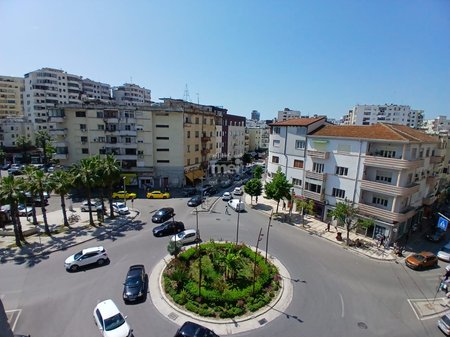 SHITET APARTAMENTI 1+1 STACIONI TRENIT !