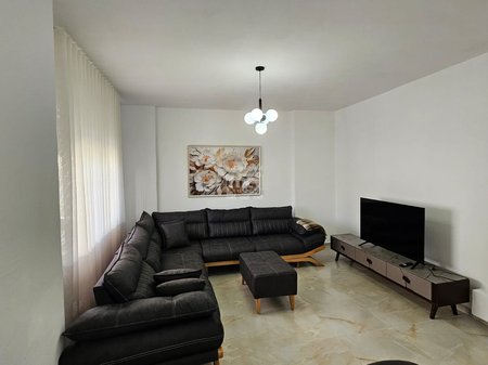 JEPET ME QIRA APARTAMENT 3+1+2 TEK MARKATA