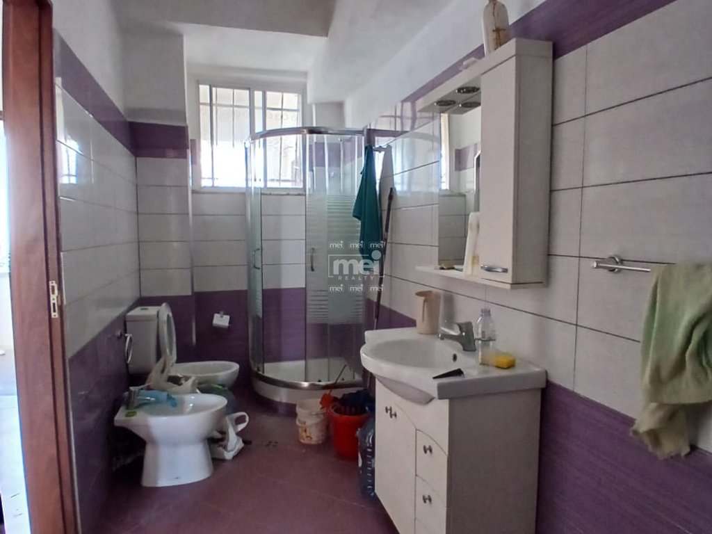 SHITET APARTAMENT 2+1 STACIONI TRENIT!