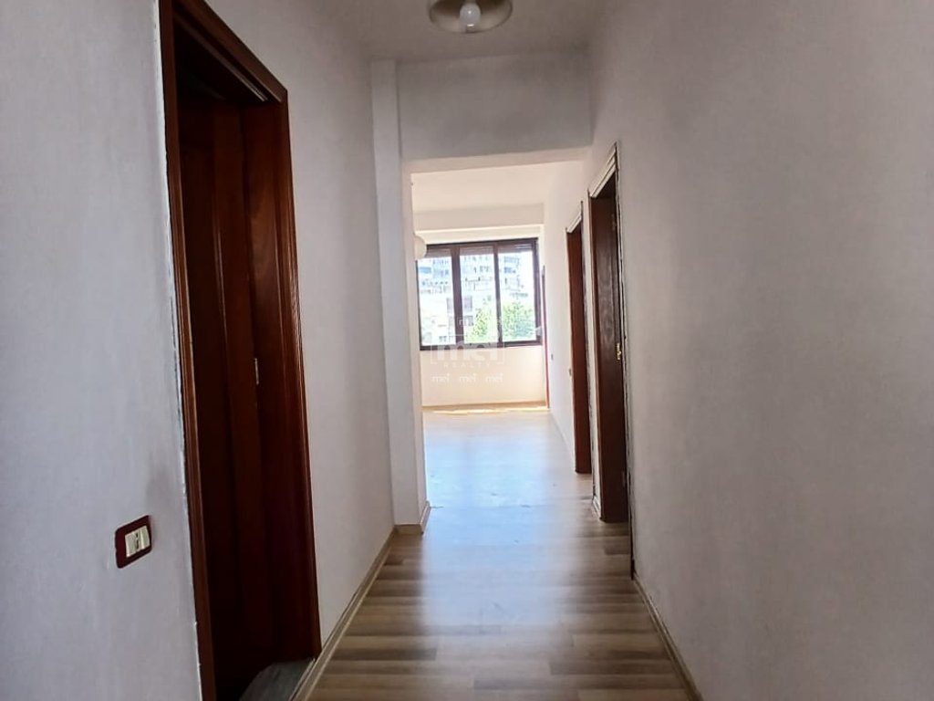 SHITET APARTAMENT 2+1 STACIONI TRENIT!