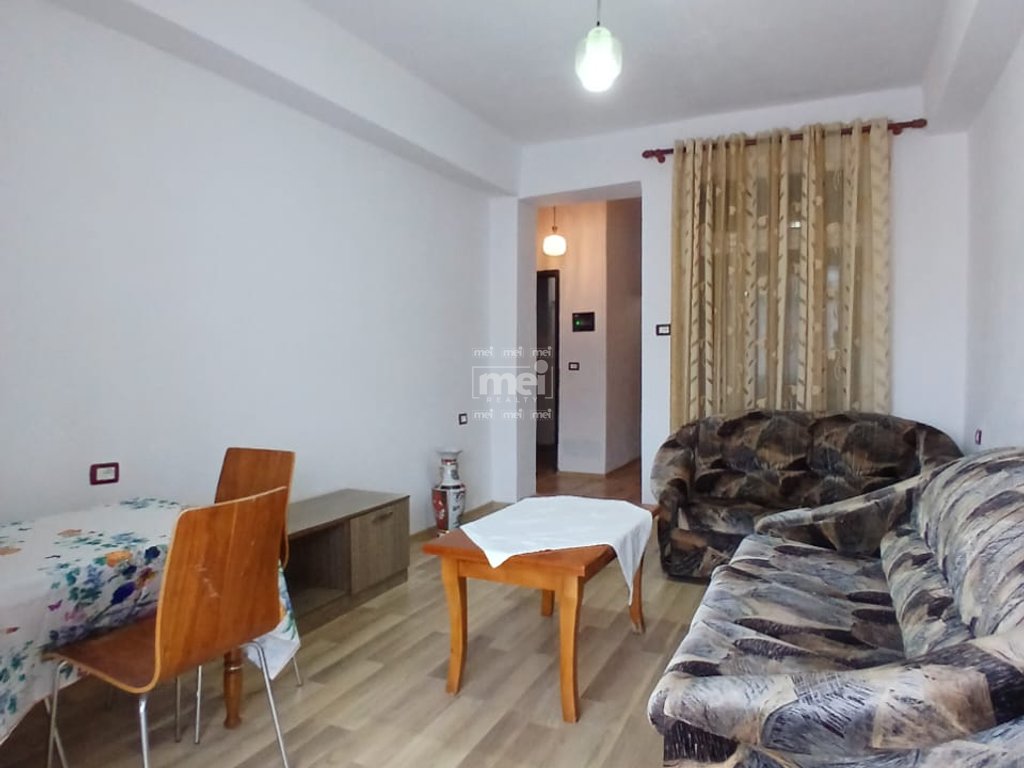 SHITET APARTAMENTI 1+1 STACIONI TRENIT !