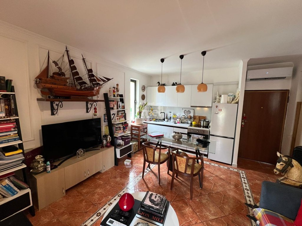 SHITET APARTAMENT 1+1 TE SHKEMBI KAVAJES!