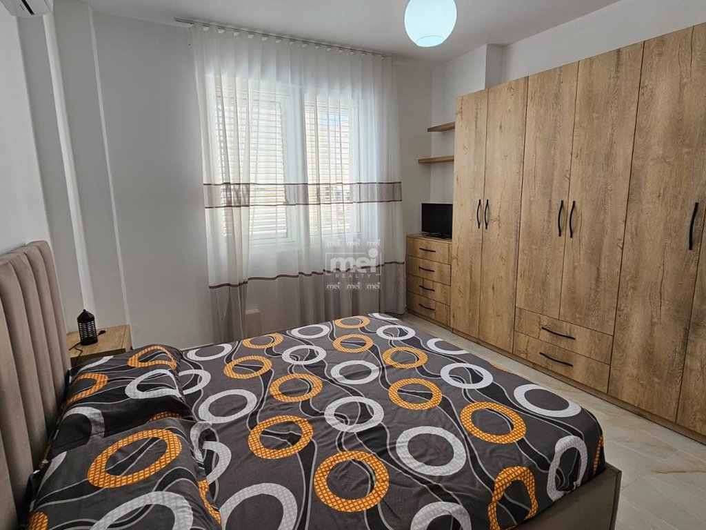 JEPET ME QIRA APARTAMENT 3+1+2 TEK MARKATA