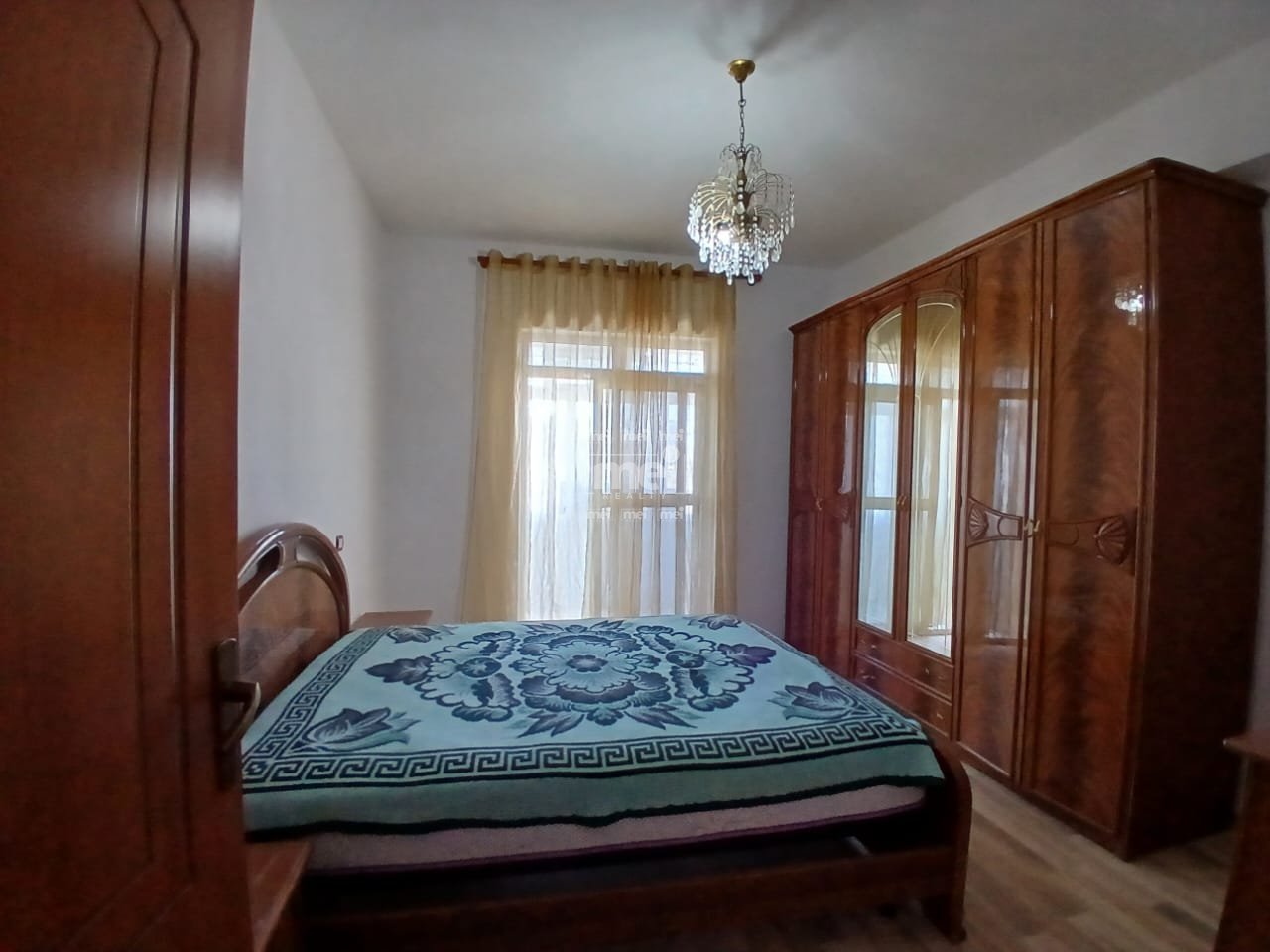 PRIVATE HOUSE FOR SALE NEAR THE HOSPITAL!
