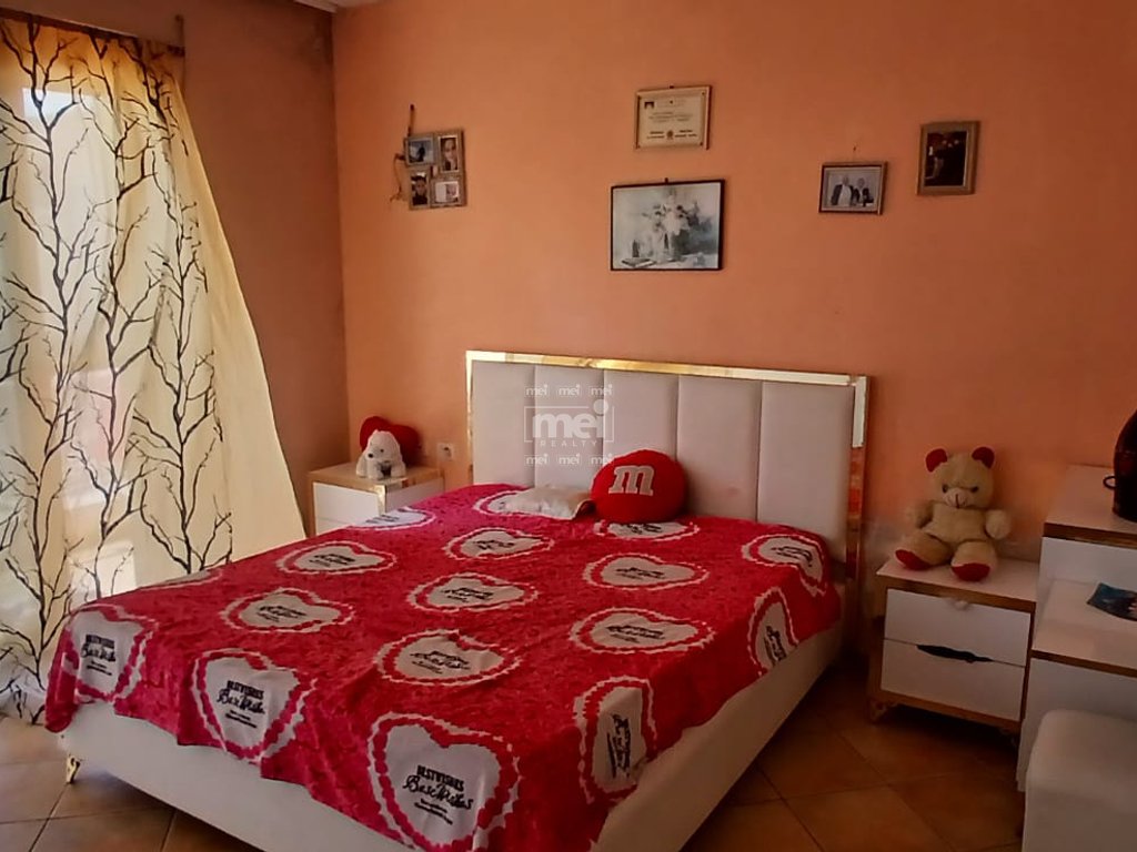 JEPET ME QIRA SHTEPI PRIVATE BASHKE ME GARAZHD NE SHKOZET!