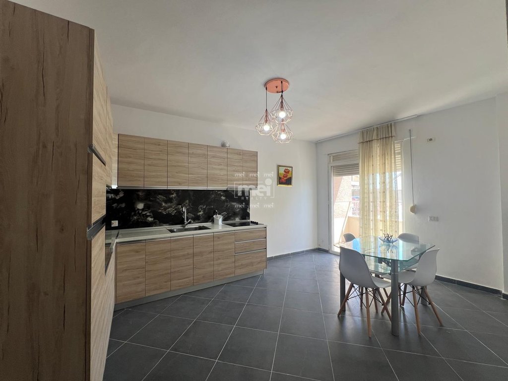 JEPET PER QIRA APARTAMENT 2+1+2 PRANE URES SE DAJLANIT!