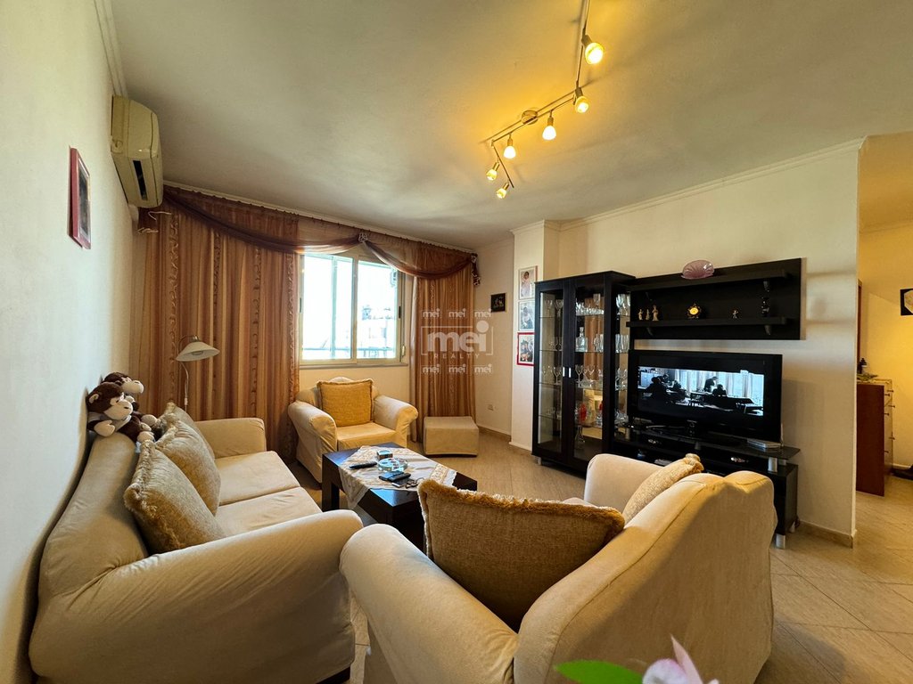 JEPET ME QIRA APARTAMENT 2+1 NE QENDER!
