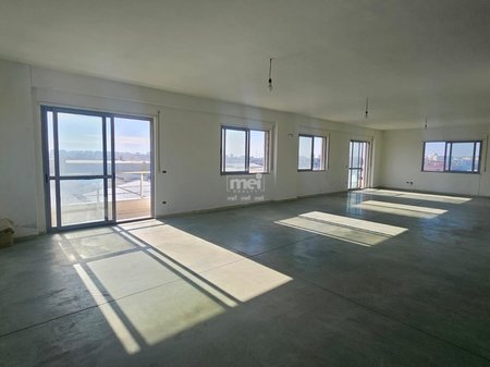 JEPET ME QIRA AMBIENT KOMERCIAL TEK ISH KENETA!