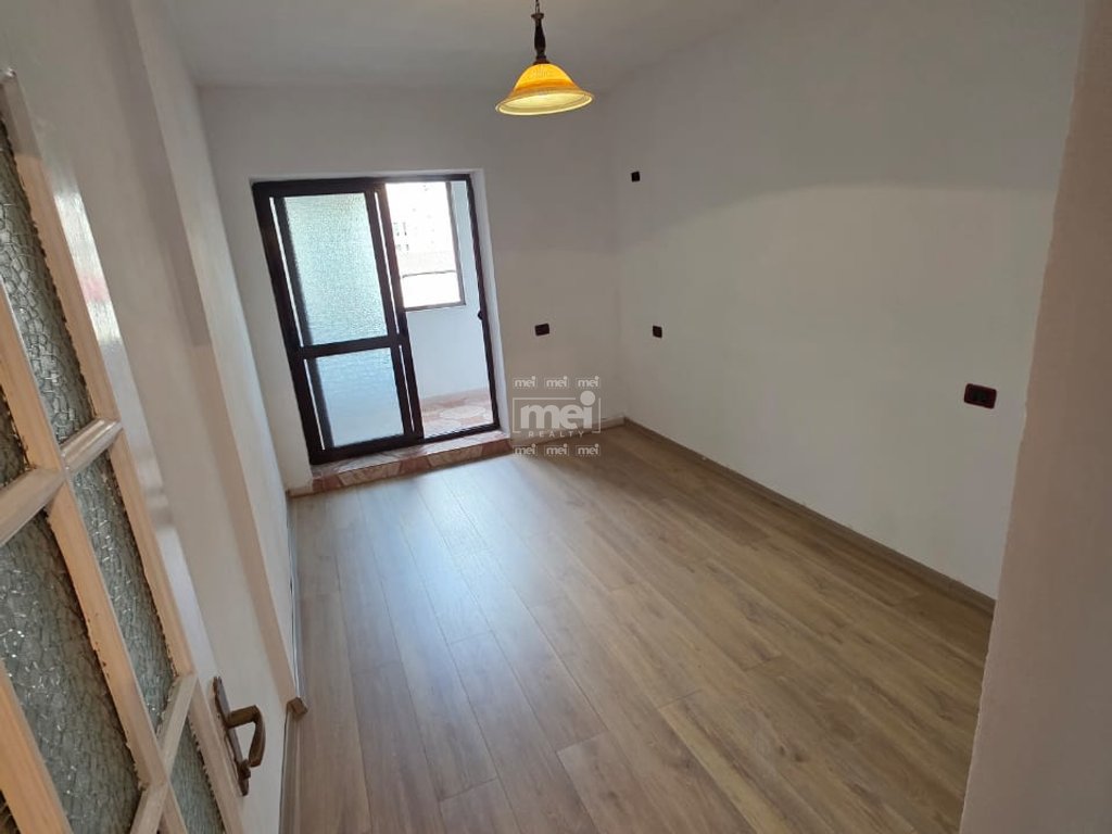 SHITET APARTAMENT 2+1+2 PRANE PALLATIT TE SPORTIT, DURRES!