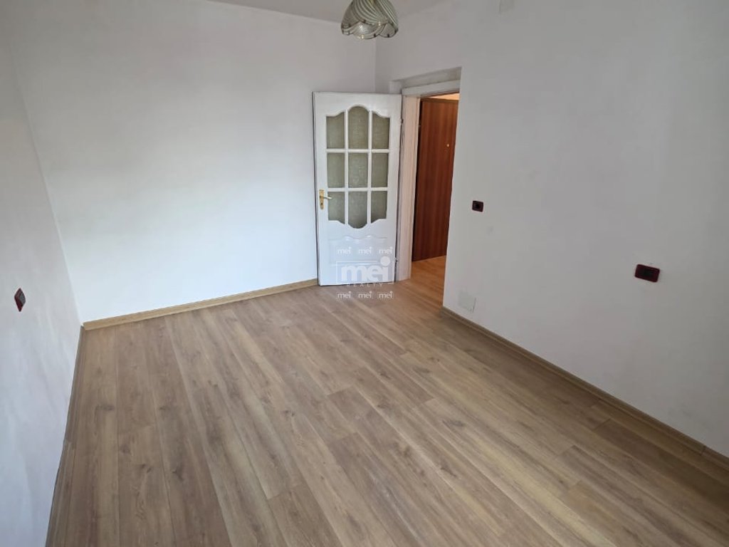 SHITET APARTAMENT 2+1+2 PRANE PALLATIT TE SPORTIT, DURRES!