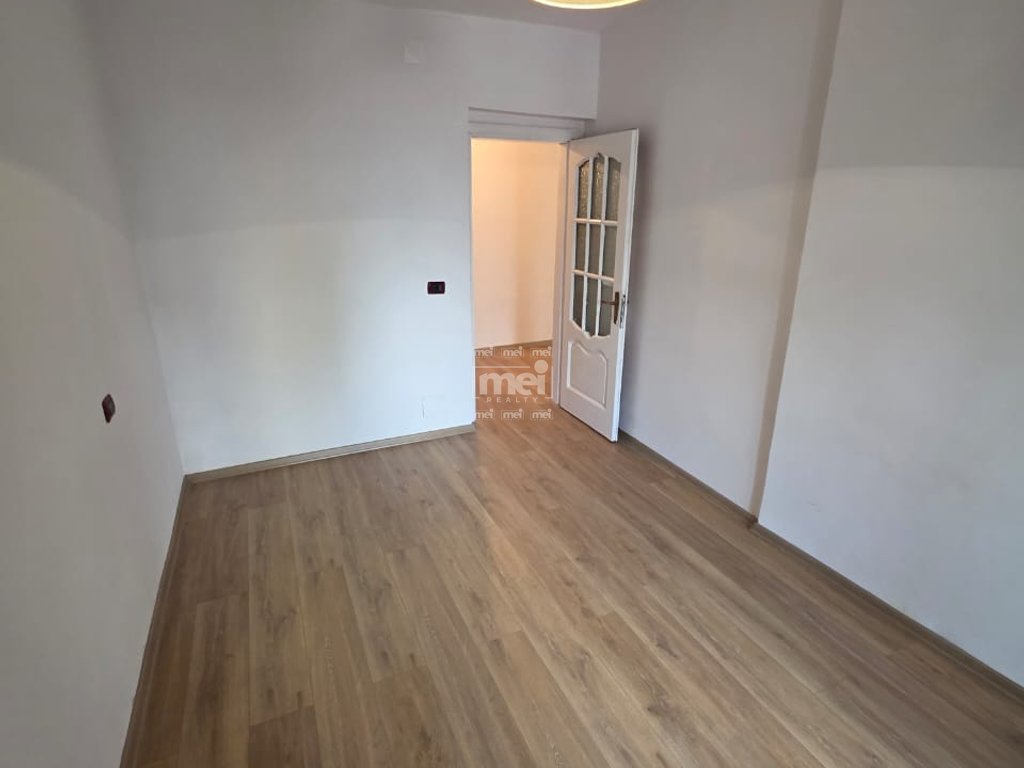 SHITET APARTAMENT 2+1+2 PRANE PALLATIT TE SPORTIT, DURRES!