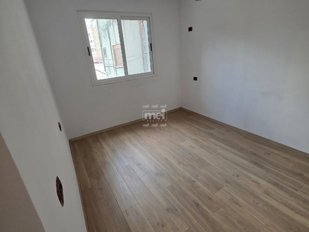 SHITET APARTAMENT 2+1+2 PRANE PALLATIT TE SPORTIT, DURRES!