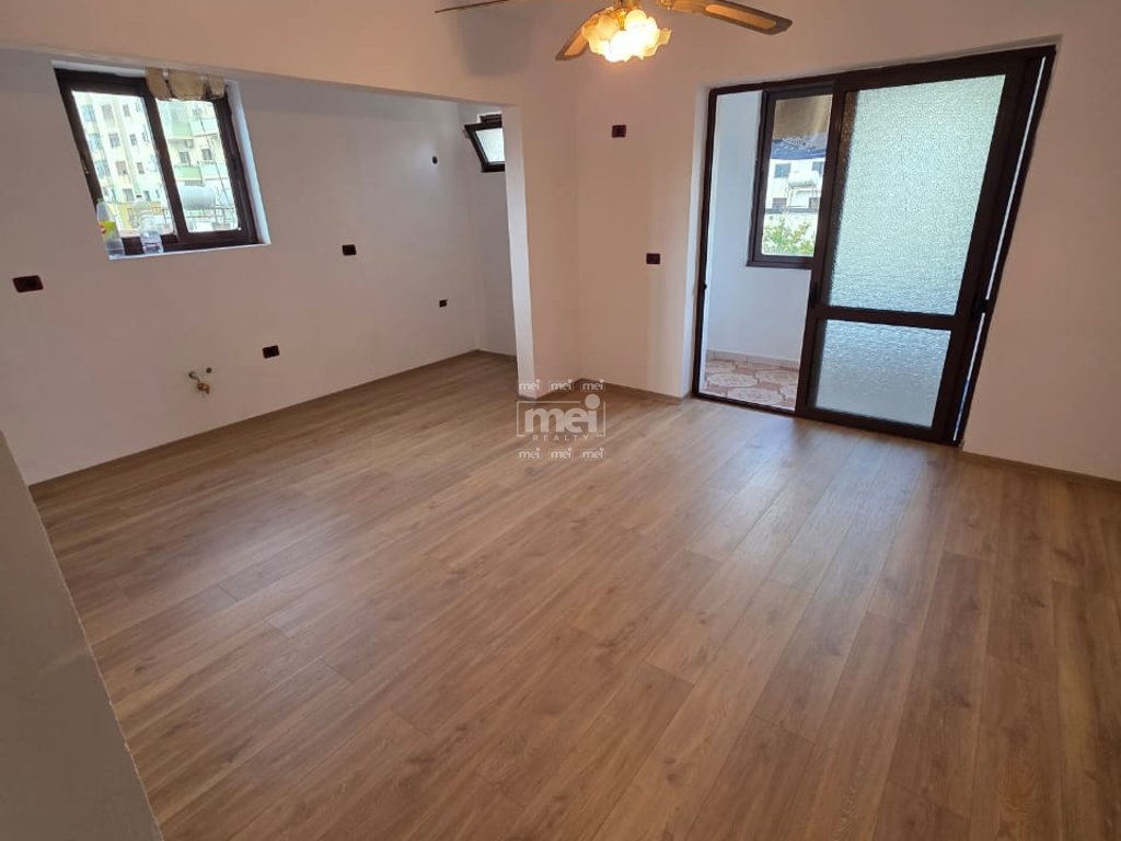 SHITET APARTAMENT 2+1+2 PRANE PALLATIT TE SPORTIT, DURRES!