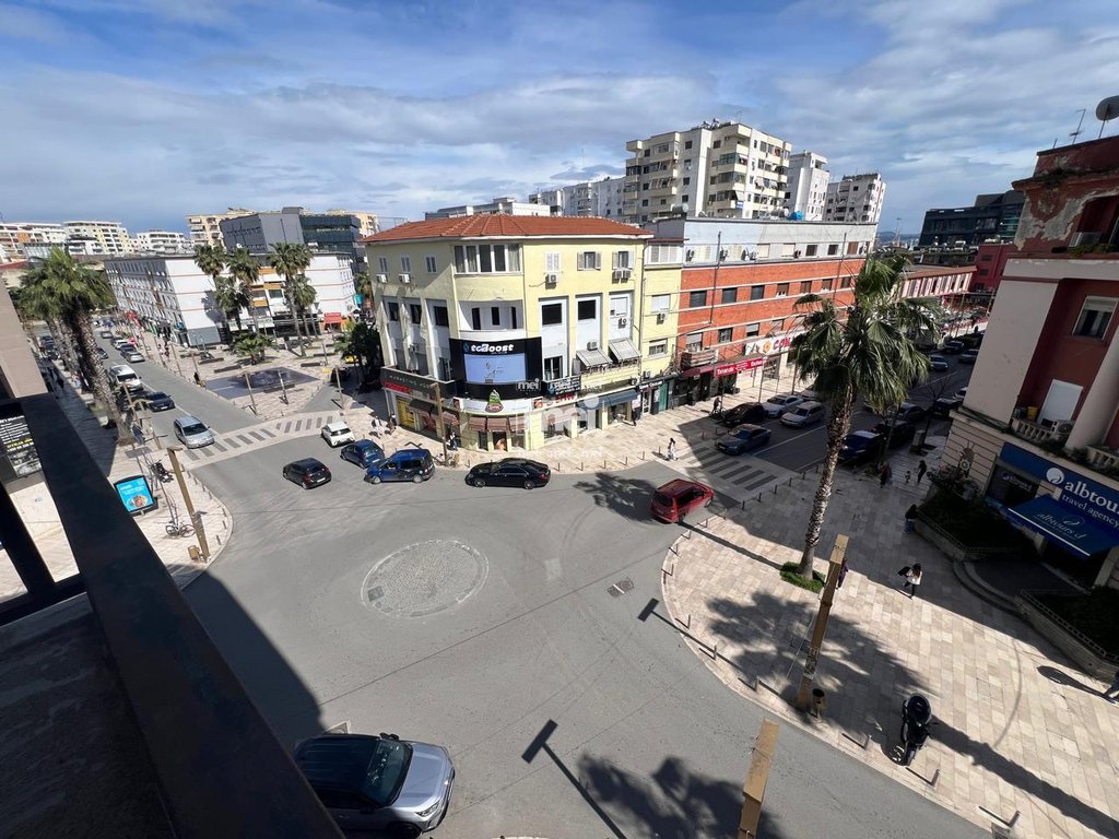 JEPET ME QIRA AMBIENT BIZNESI NE QENDER TE QYTETIT!