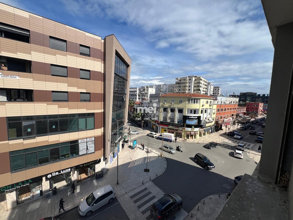 JEPET ME QIRA AMBIENT BIZNESI NE QENDER TE QYTETIT!