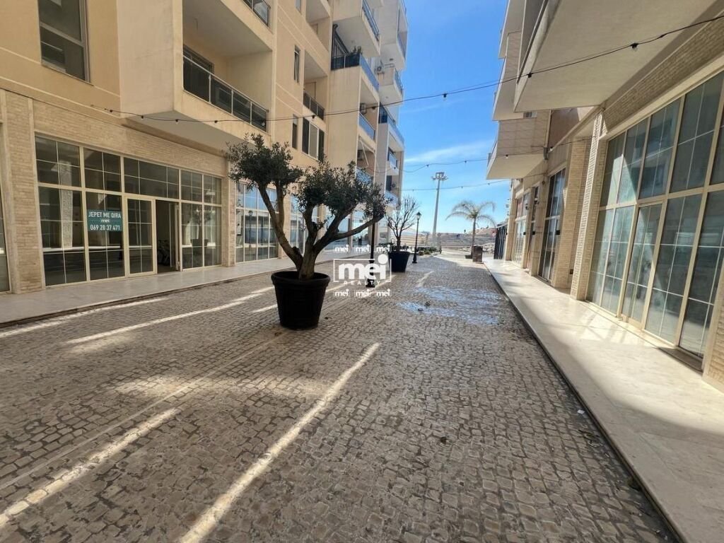 JEPET ME QIRA AMBIENT BIZNESI TEK VOLLGA ME PAMJE NGA DETI!