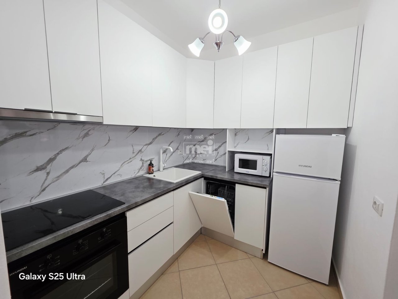 SHITET APARTAMENT 2+1 TE POSTA NE PLAZH