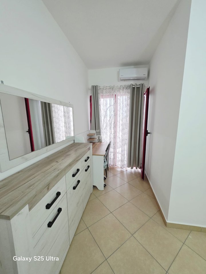 SHITET APARTAMENT 2+1 TE POSTA NE PLAZH